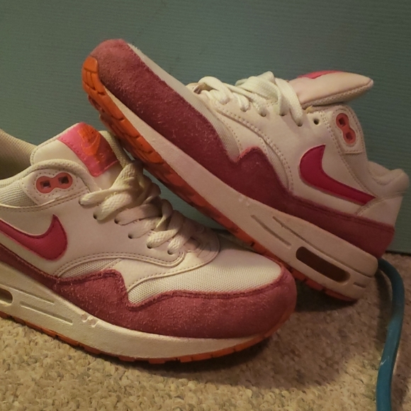 Air Max 1 Essential 'Fireberry'
